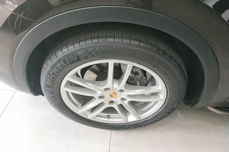 Used Porsche Cayenne 2019 Cayenne 3.0T Left Front Wheel Hub