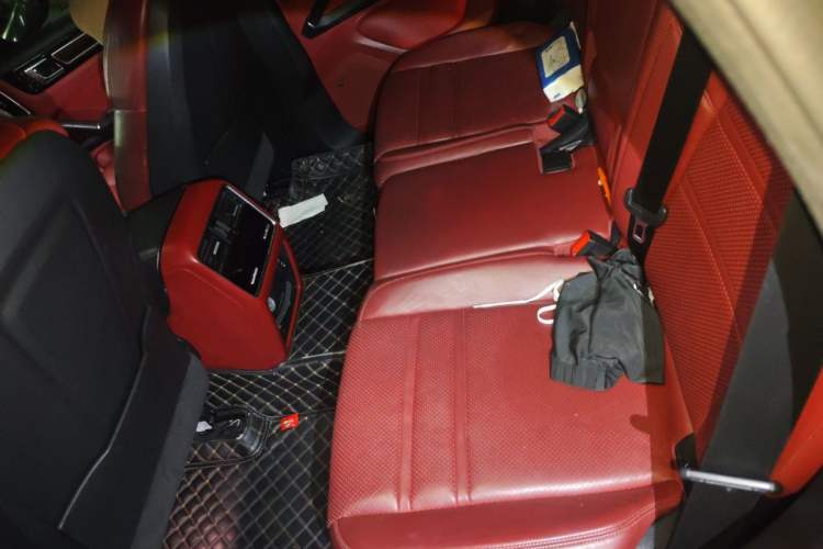 Used Porsche Cayenne 2019 Cayenne 3.0T Left Rear Seat