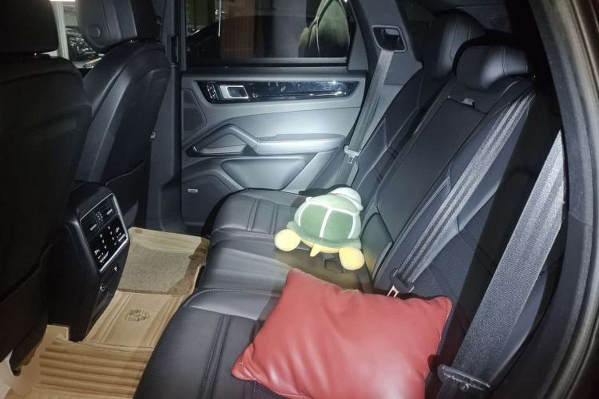 Used Porsche Cayenne 2019 Cayenne 3.0T Left Rear Seat