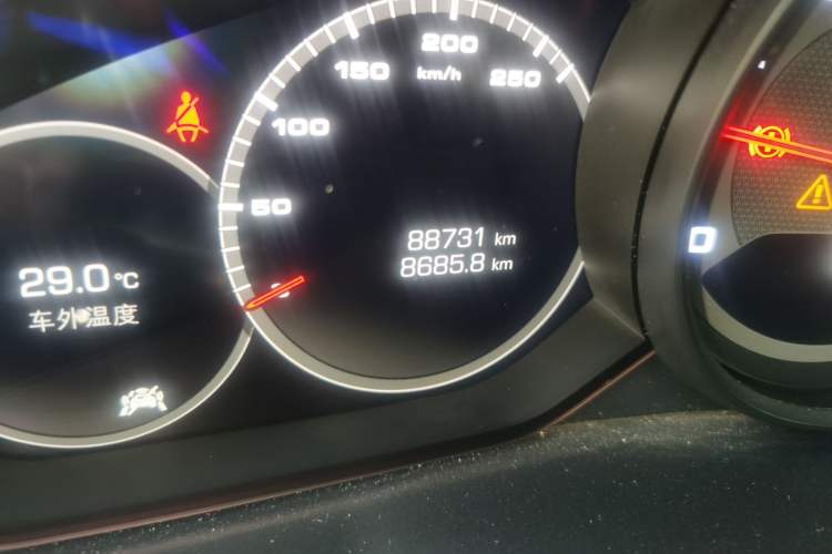 Used Porsche Cayenne 2019 Cayenne 3.0T Odometer Close Up