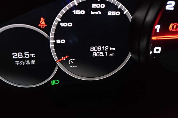 Used Porsche Cayenne 2019 Cayenne 3.0T Odometer Close Up