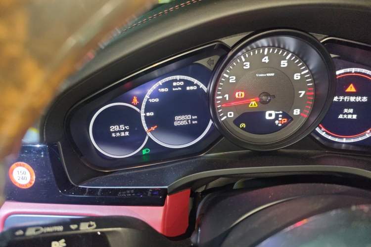 Used Porsche Cayenne 2019 Cayenne 3.0T Odometer Close Up