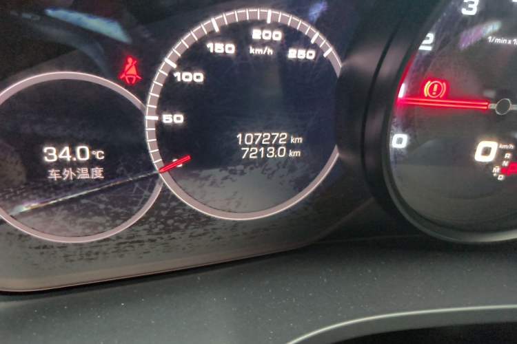 Used Porsche Cayenne 2019 Cayenne 3.0T Odometer Close Up