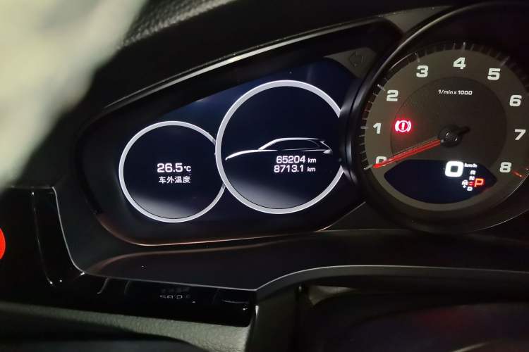 Used Porsche Cayenne 2019 Cayenne 3.0T Odometer Close Up