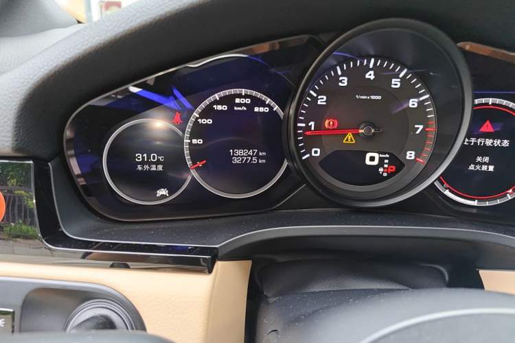 Used Porsche Cayenne 2019 Cayenne 3.0T Odometer Close Up