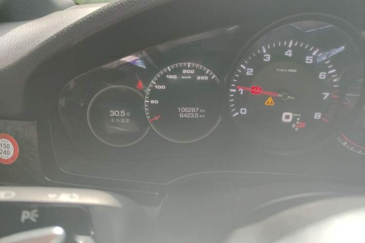 Used Porsche Cayenne 2019 Cayenne 3.0T Odometer Close Up