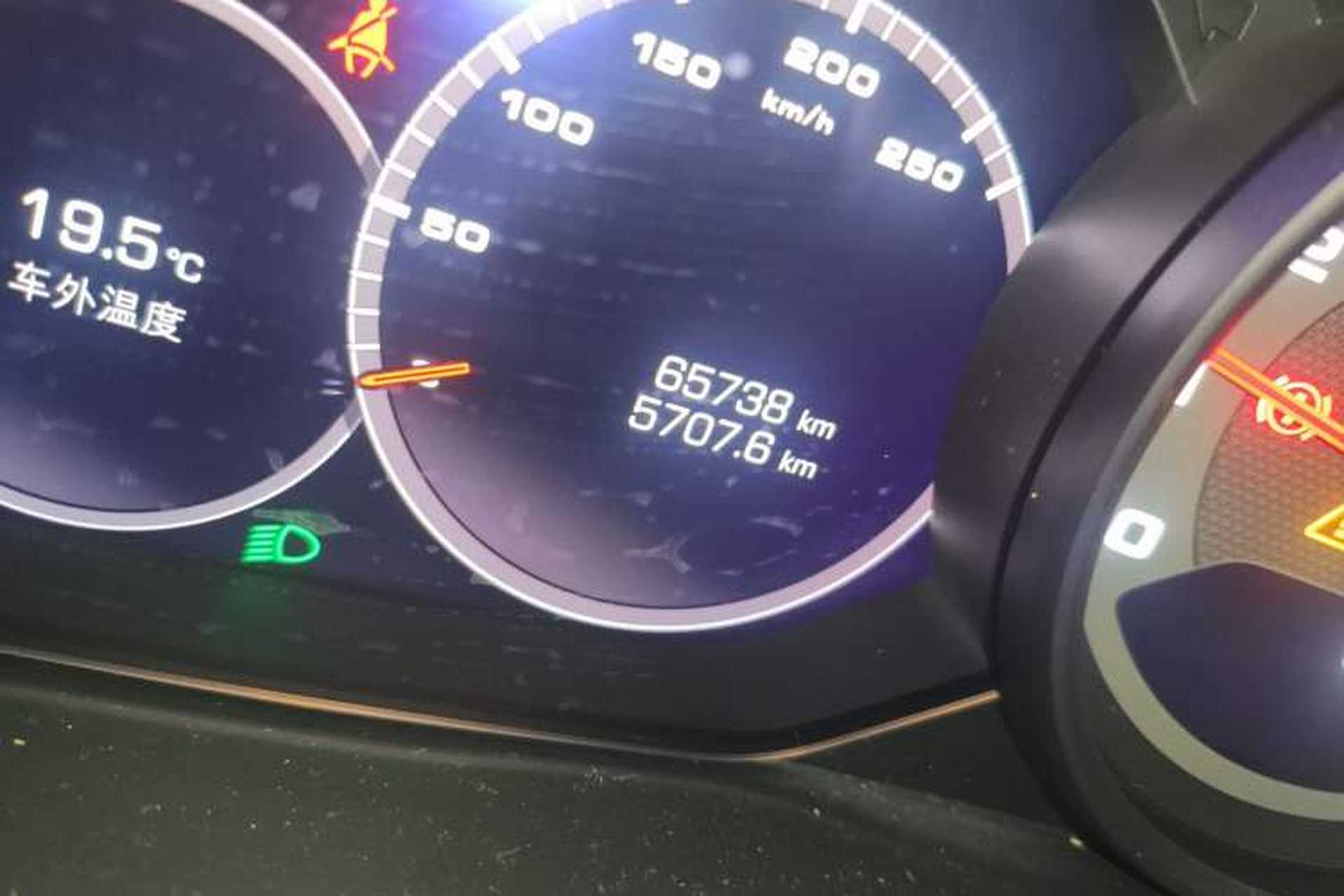 Used Porsche Cayenne 2019 Cayenne 3.0T Odometer Close Up