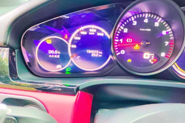 Used Porsche Cayenne 2019 Cayenne 3.0T Odometer Close Up