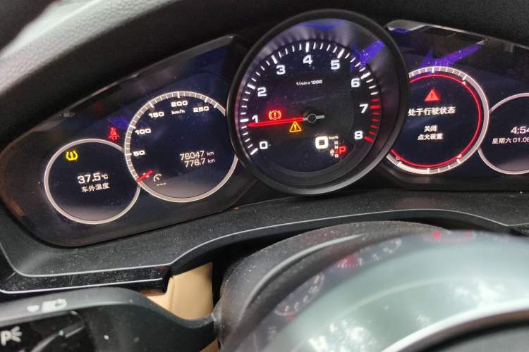 Used Porsche Cayenne 2019 Cayenne 3.0T Odometer Close Up