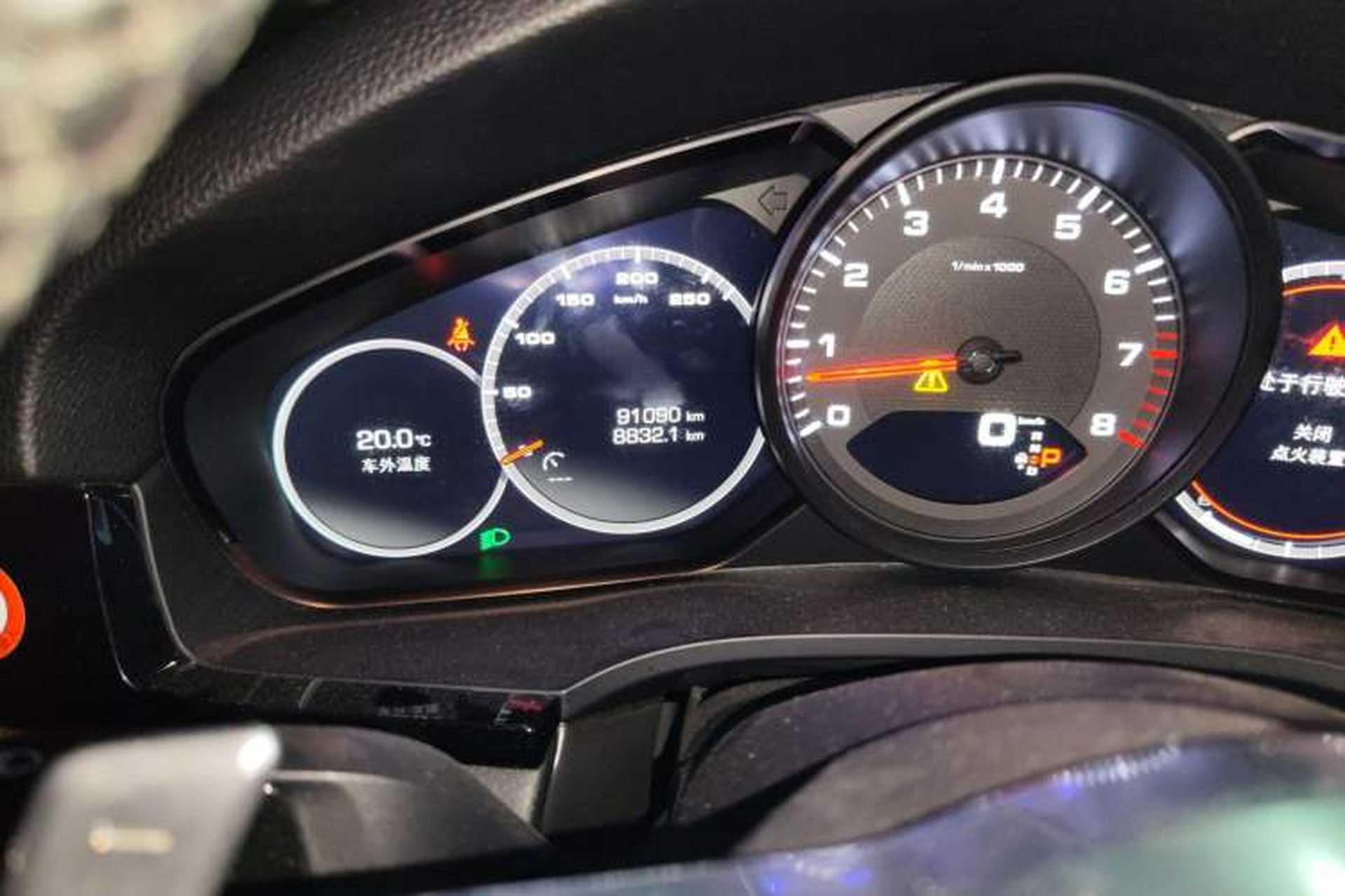 Used Porsche Cayenne 2019 Cayenne 3.0T Odometer Close Up