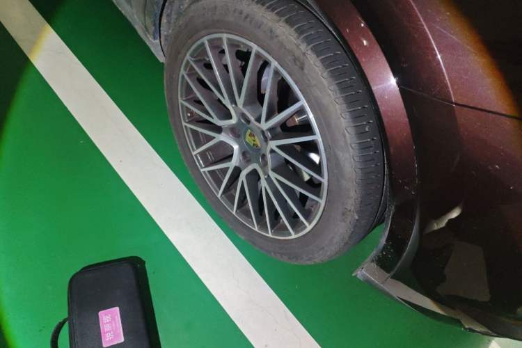 Used Porsche Cayenne 2019 Cayenne 3.0T Right Front Wheel Hub