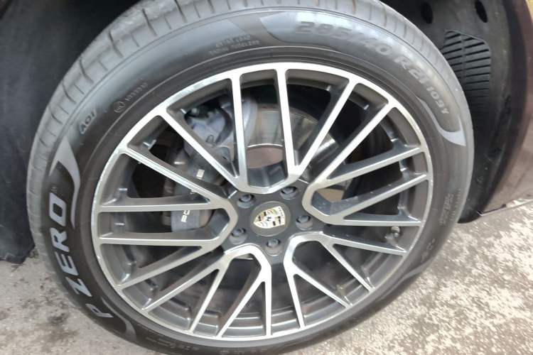 Used Porsche Cayenne 2019 Cayenne 3.0T Right Front Wheel Hub