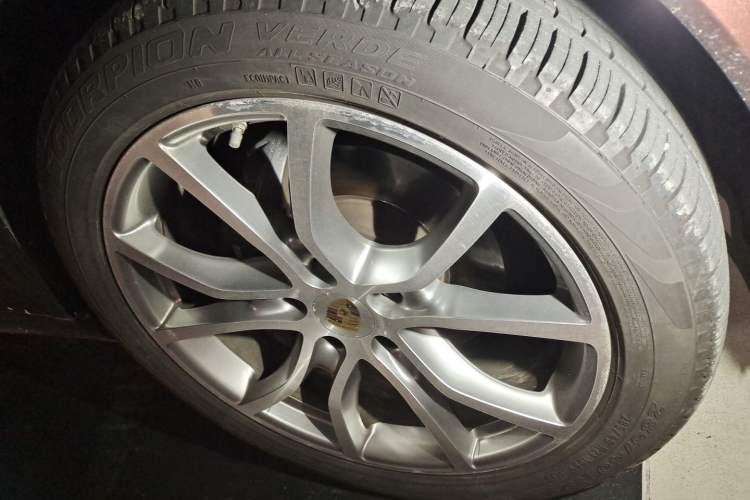 Used Porsche Cayenne 2019 Cayenne 3.0T Right Front Wheel Hub