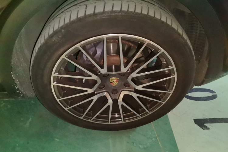 Used Porsche Cayenne 2019 Cayenne 3.0T Right Front Wheel Hub