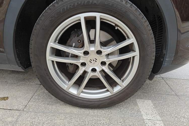 Used Porsche Cayenne 2019 Cayenne 3.0T Right Front Wheel Hub