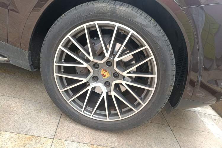 Used Porsche Cayenne 2019 Cayenne 3.0T Right Front Wheel Hub