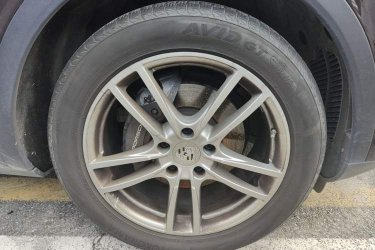 Used Porsche Cayenne 2019 Cayenne 3.0T Right Front Wheel Hub