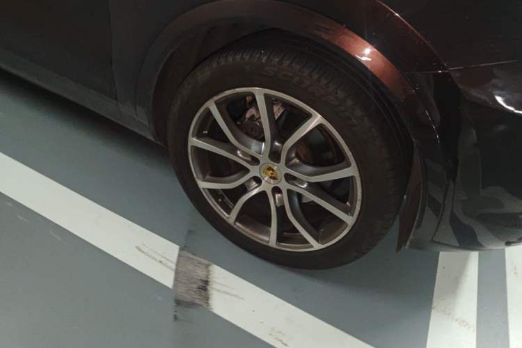 Used Porsche Cayenne 2019 Cayenne 3.0T Right Front Wheel Hub