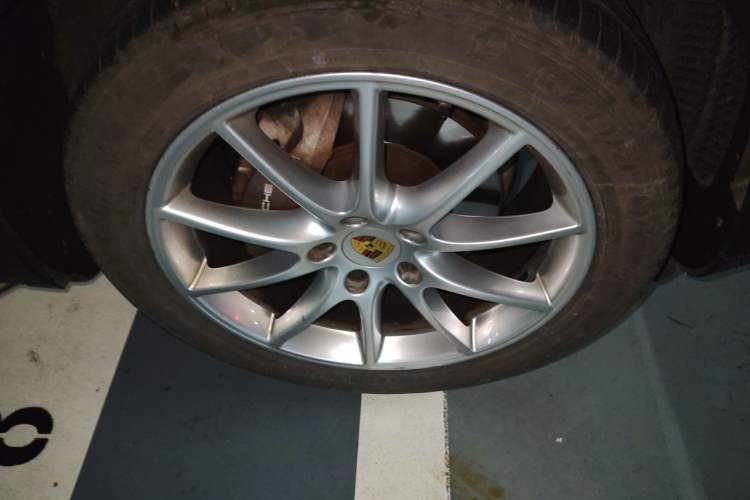 Used Porsche Cayenne 2019 Cayenne 3.0T Right Front Wheel Hub