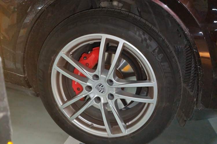 Used Porsche Cayenne 2019 Cayenne 3.0T Right Front Wheel Hub