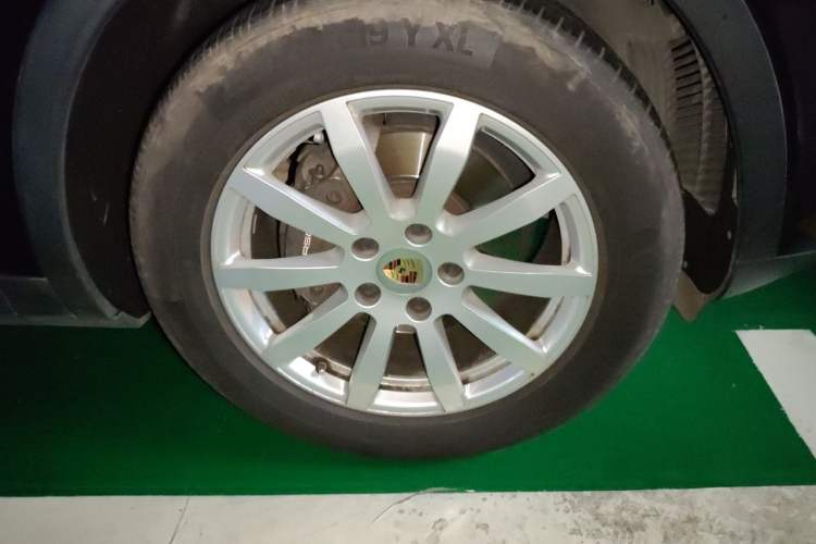 Used Porsche Cayenne 2019 Cayenne 3.0T Right Front Wheel Hub