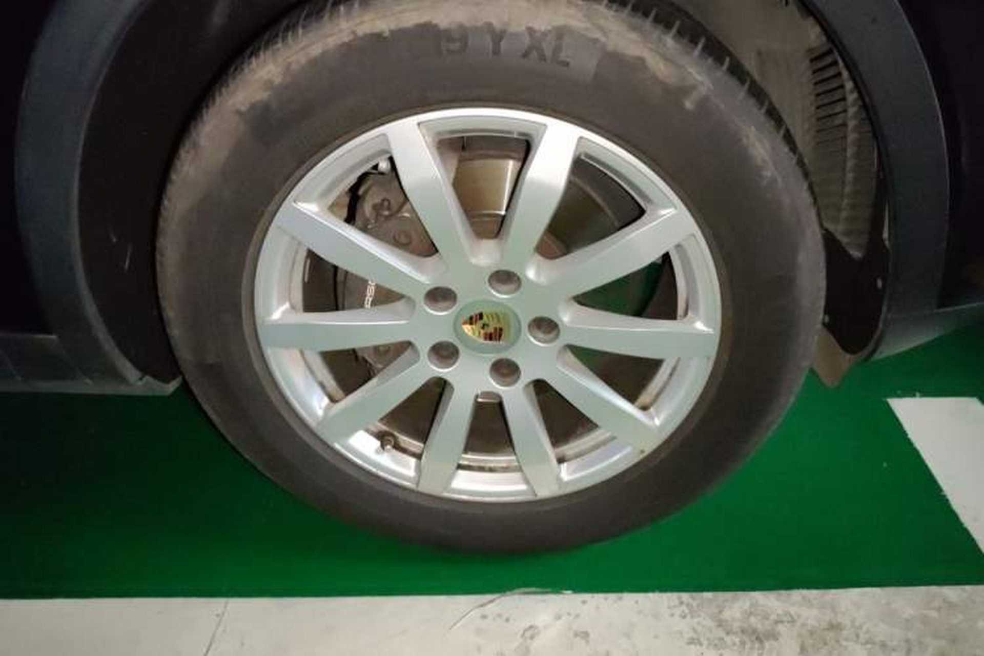 Used Porsche Cayenne 2019 Cayenne 3.0T Right Front Wheel Hub