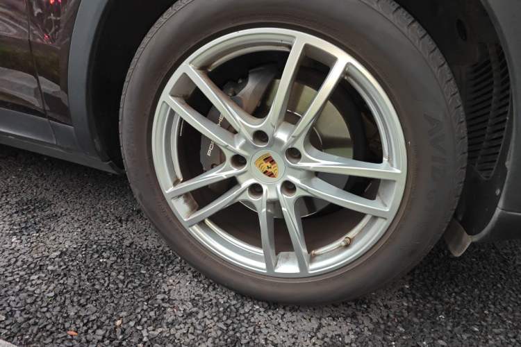 Used Porsche Cayenne 2019 Cayenne 3.0T Right Front Wheel Hub