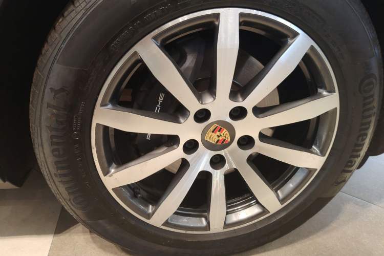 Used Porsche Cayenne 2019 Cayenne 3.0T Right Rear Wheel Hub