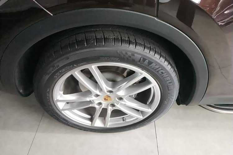 Used Porsche Cayenne 2019 Cayenne 3.0T Right Rear Wheel Hub