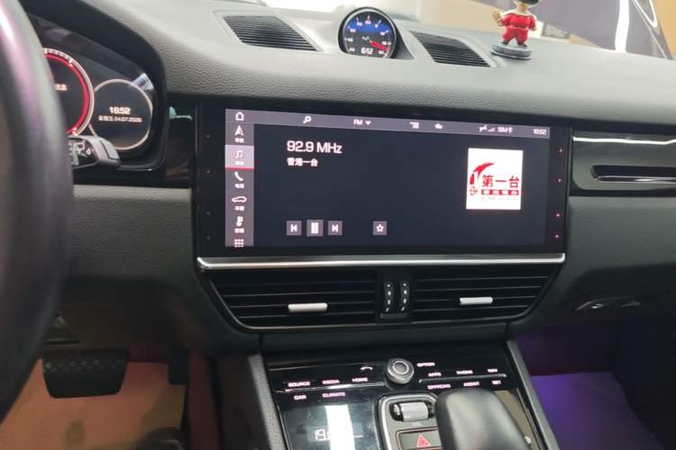 Used Porsche Cayenne 2019 Cayenne 3.0T Audio And AC Panel
