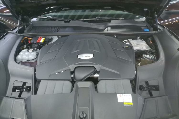 Used Porsche Cayenne 2019 Cayenne 3.0T Engine Bay