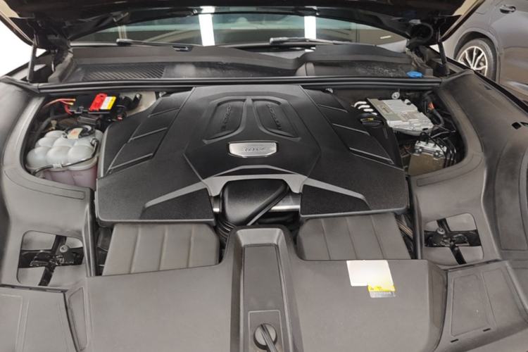 Used Porsche Cayenne 2019 Cayenne 3.0T Engine Bay