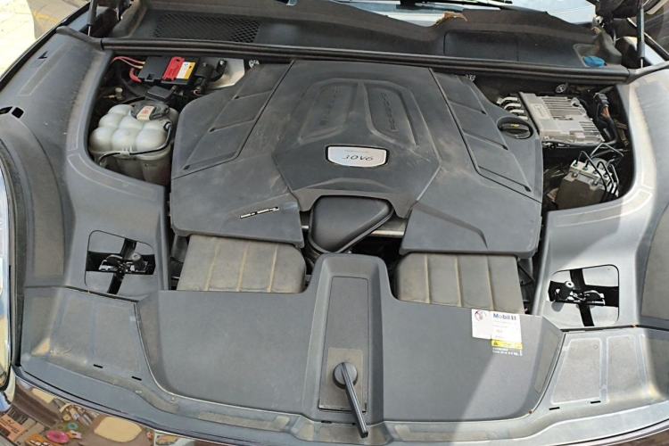 Used Porsche Cayenne 2019 Cayenne 3.0T Engine Bay