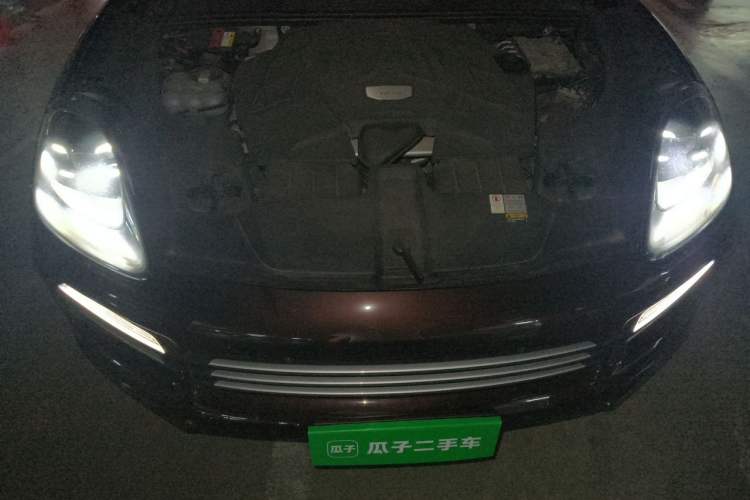 Used Porsche Cayenne 2019 Cayenne 3.0T Engine Bay