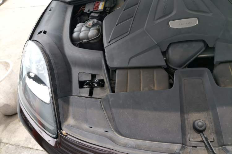 Used Porsche Cayenne 2019 Cayenne 3.0T Engine Bay Right