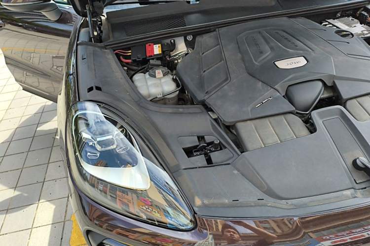 Used Porsche Cayenne 2019 Cayenne 3.0T Engine Bay Right