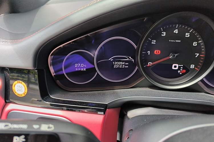 Used Porsche Cayenne 2019 Cayenne 3.0T Odometer Close Up