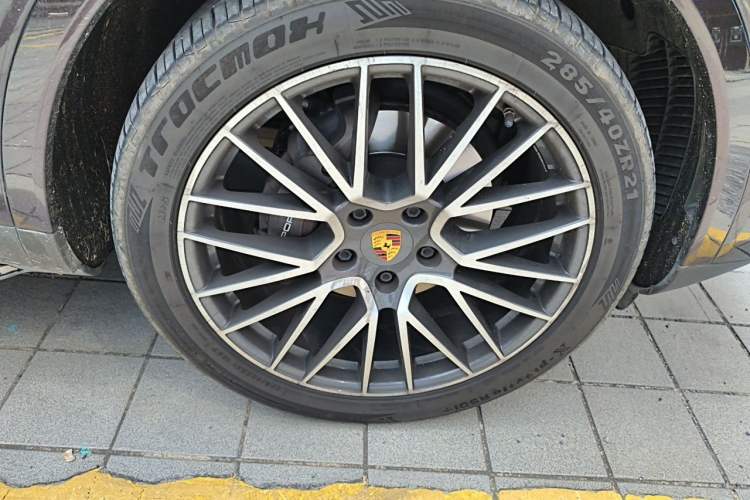 Used Porsche Cayenne 2019 Cayenne 3.0T Right Front Wheel Hub