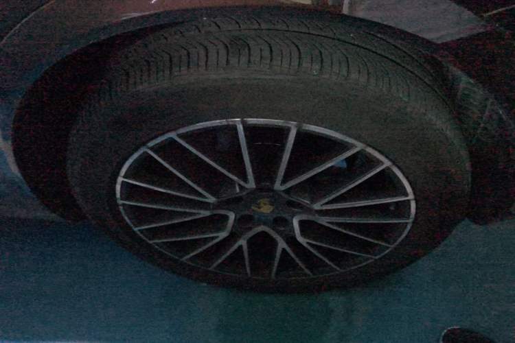 Used Porsche Cayenne 2019 Cayenne 3.0T Right Front Wheel Hub