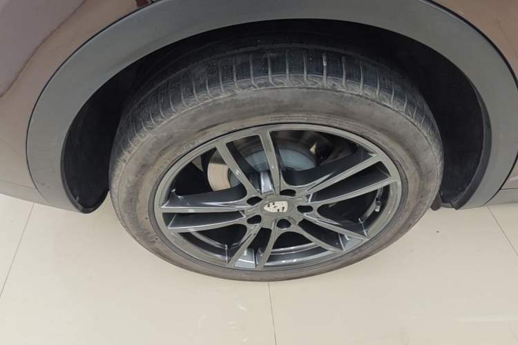 Used Porsche Cayenne 2019 Cayenne 3.0T Right Rear Wheel Hub