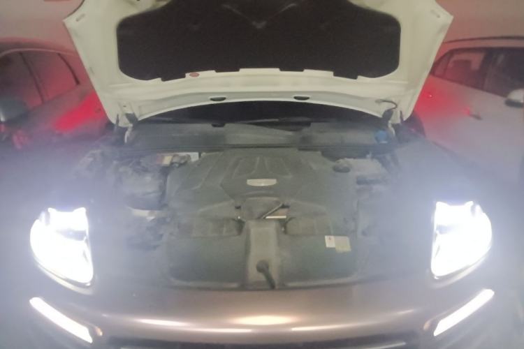 Used Porsche Cayenne 2019 Cayenne 3.0T Engine Bay