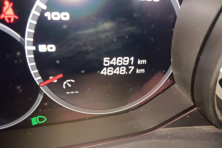Used Porsche Cayenne 2019 Cayenne 3.0T Odometer Close Up