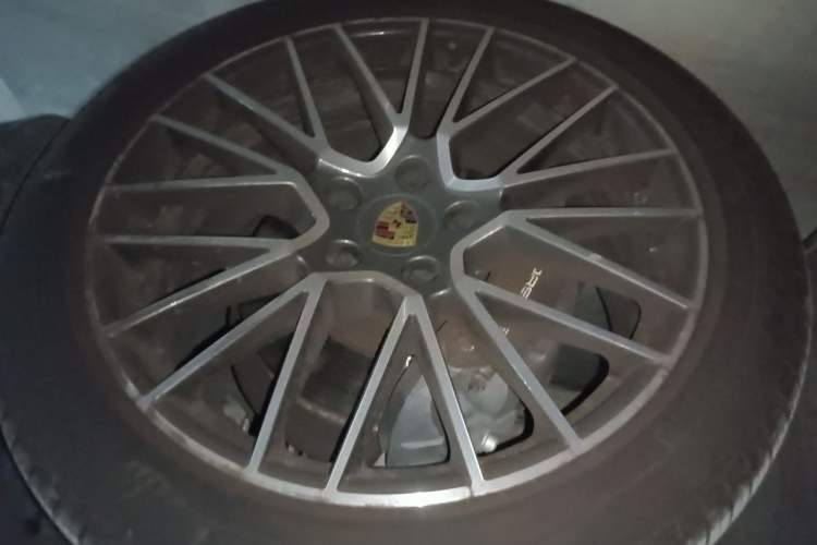 Used Porsche Cayenne 2019 Cayenne 3.0T Right Front Wheel Hub