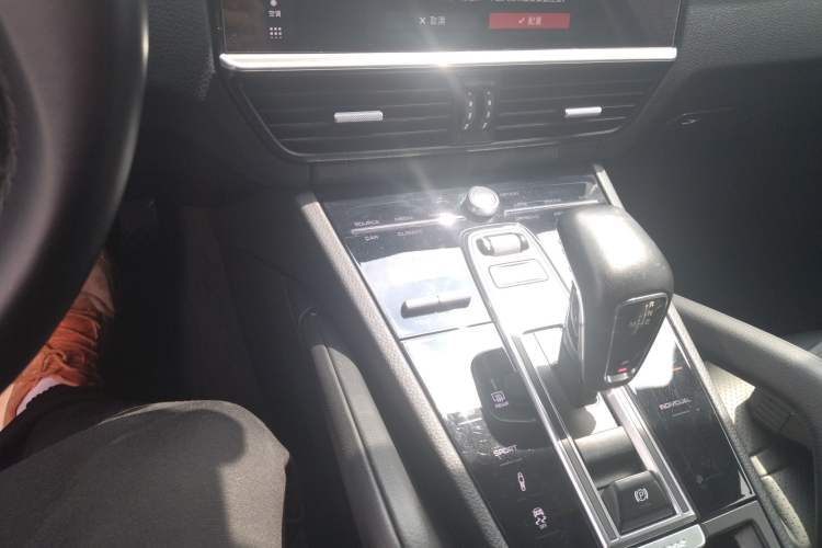 Used Porsche Cayenne 2019 Cayenne 3.0T Audio And AC Panel