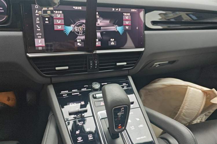 Used Porsche Cayenne 2019 Cayenne 3.0T Audio And AC Panel