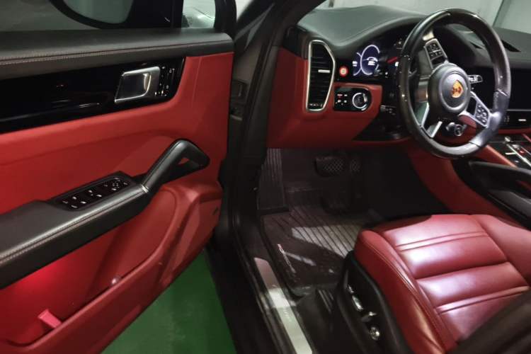 Used Porsche Cayenne 2019 Cayenne Coupé 3.0T Driver Seat