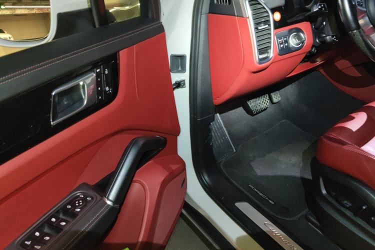 Used Porsche Cayenne 2019 Cayenne Coupé 3.0T Driver Seat