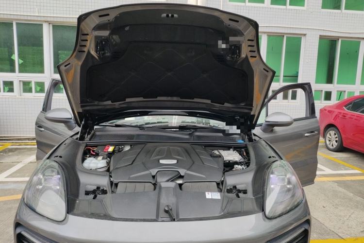 Used Porsche Cayenne 2019 Cayenne 3.0T Engine Bay