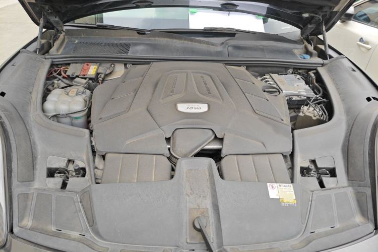 Used Porsche Cayenne 2019 Cayenne 3.0T Engine Bay