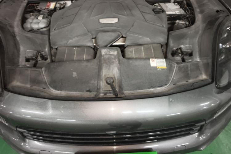 Used Porsche Cayenne 2019 Cayenne Coupé 3.0T Engine Bay